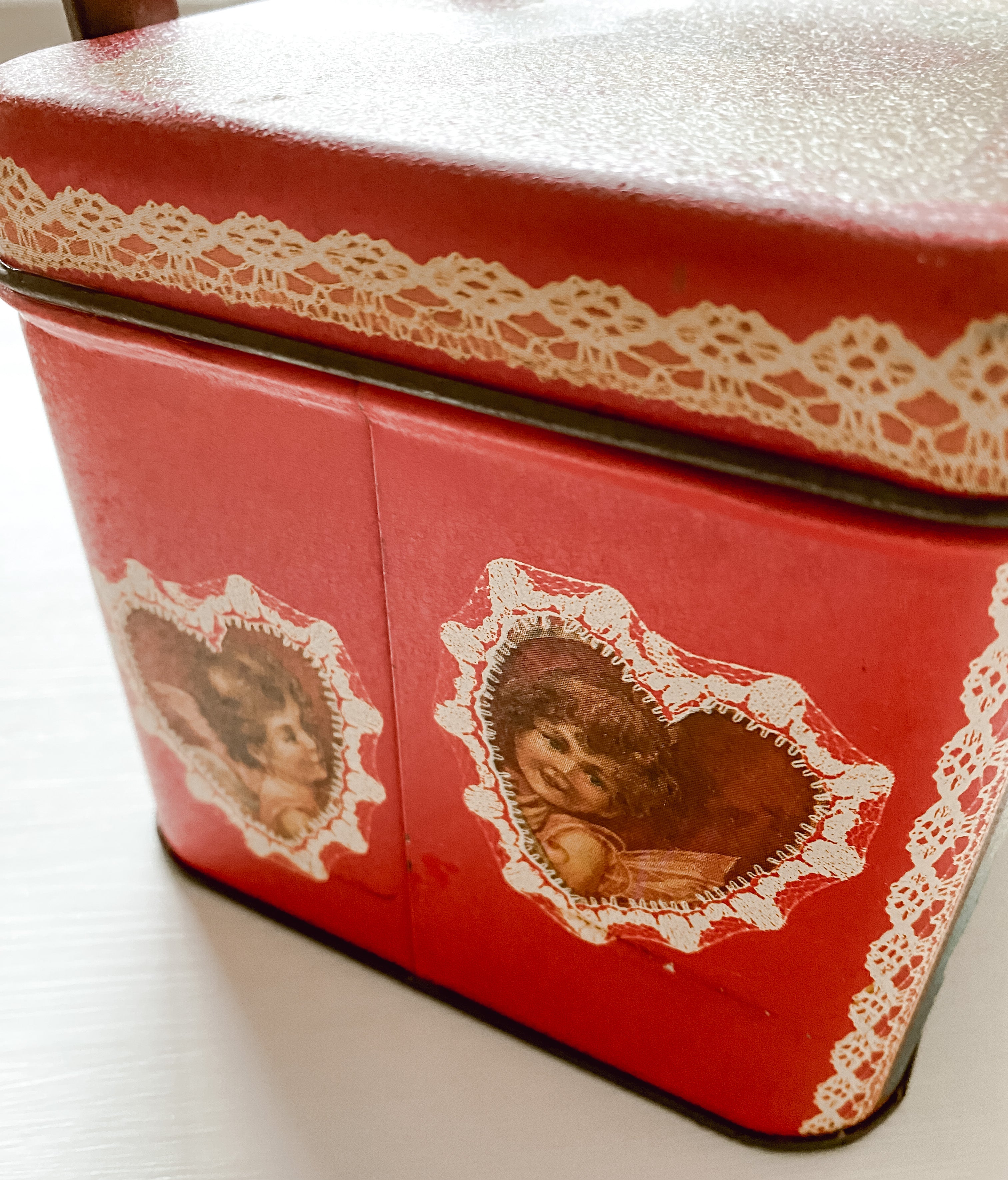 Valentine’s/Spring Greetings Tin Container